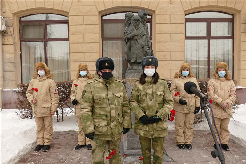 Росгвардейцы Сибирского округа приняли участие в памятных мероприятиях, посвящённых полному освобождению Ленинграда от фашисткой блокады 