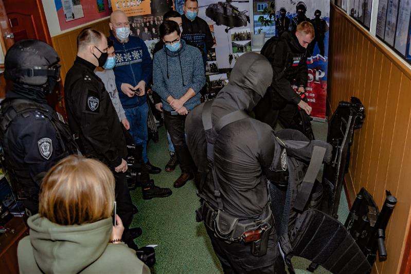 В Архангельске для  журналистов региональных СМИ прошел пресс-тур в СОБР Росгвардии