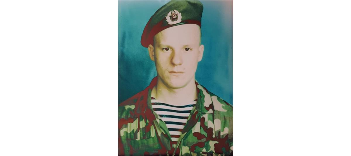 В Зауралье сотрудники Росгвардии навестили родителей воина правопорядка, погибшего при исполнении служебного долга