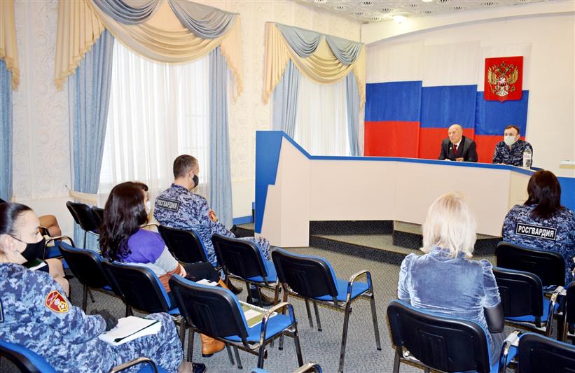 Крымские росгвардейцы встретились с ветераном службы, который в детские годы пережил блокаду Ленинграда