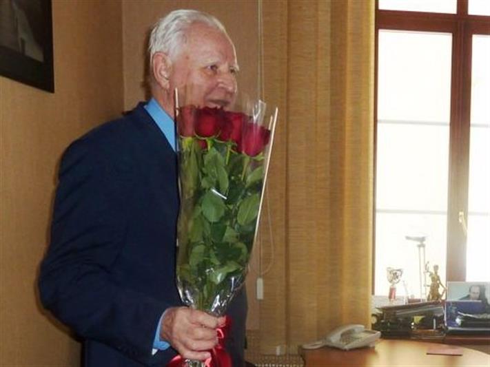 Омские росгвардейцы поздравили с 87-летием ветерана вневедомственной охраны Петра Соловей