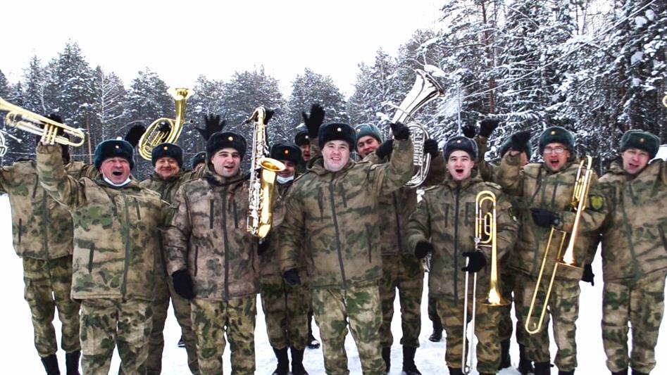 Военнослужащие Уральского округа Росгвардии поддерживают своего сослуживца - одного из сильнейших лыжников планеты (видео)