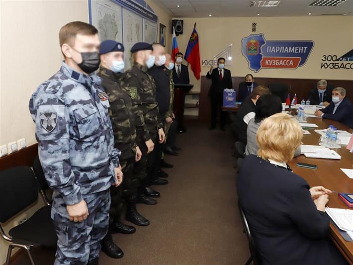 Сотрудникам и военнослужащим Росгвардии вручены награды Парламента Кузбасса