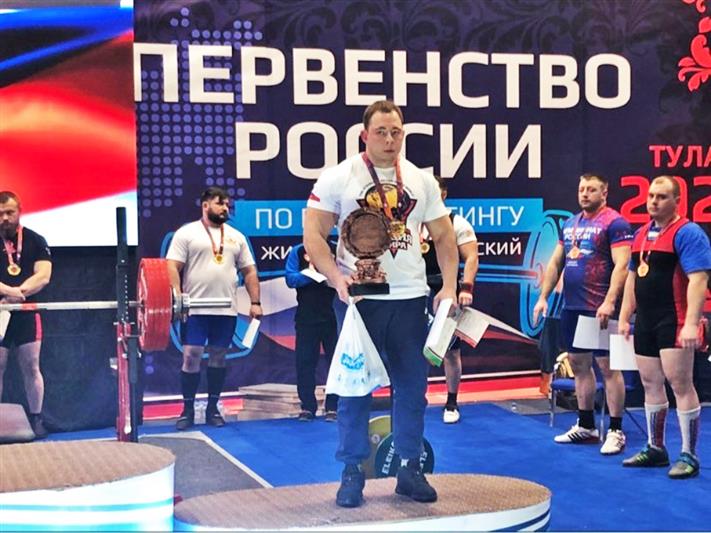 Сотрудник Росгвардии из Хакасии стал чемпионом России по пауэрлифтингу