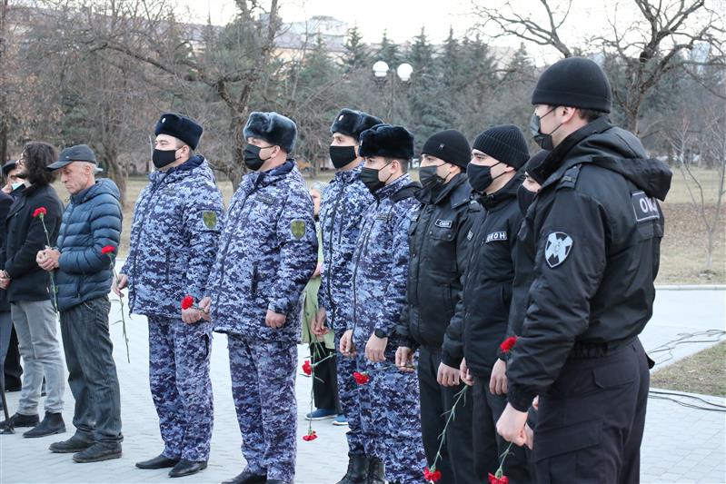 Росгвардейцы Кабардино-Балкарии почтили память воинов-интернационалистов 