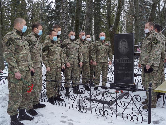 Сотрудники липецкого СОБР почтили память боевого товарища, погибшего при исполнении служебных обязанностей