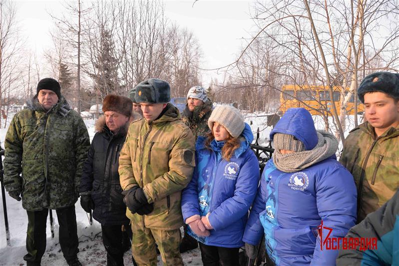 На Ямале росгвардейцы приняли участие в облагораживании мест захоронения погибших военнослужащих