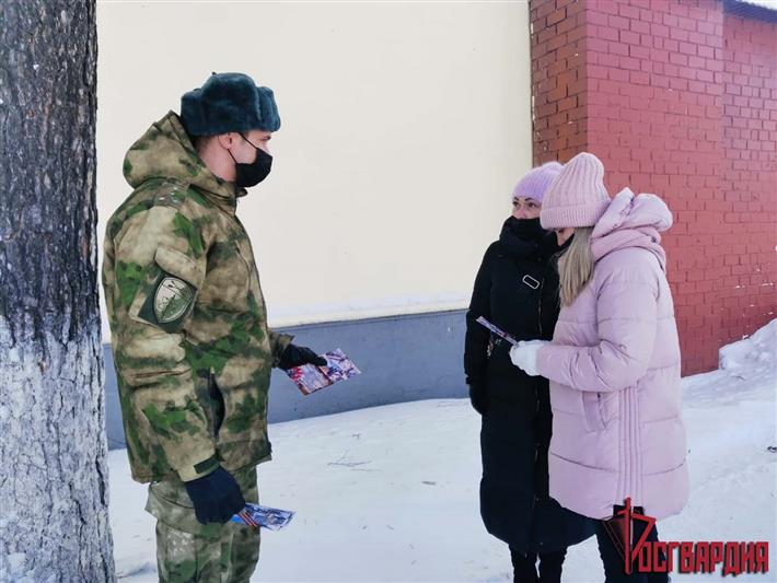 В честь годовщины Победы в Сталинградской битве военнослужащие Росгвардии провели в Ангарске патриотическую акцию 