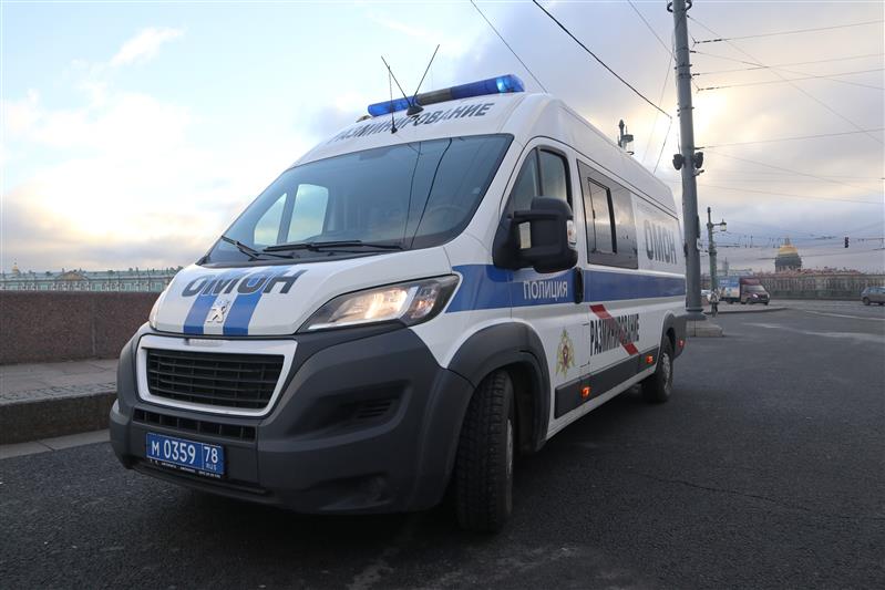 Взрывотехники ОМОН обезвредили снаряд времён войны, обнаруженный в Выборгском районе Санкт-Петербурга