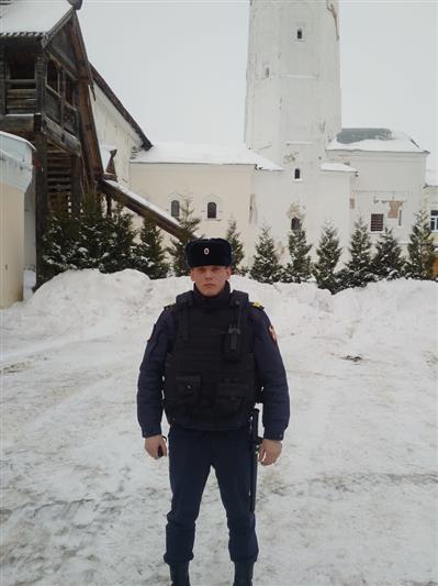 В Великом Новгороде росгвардеец спас женщину, провалившуюся под лед