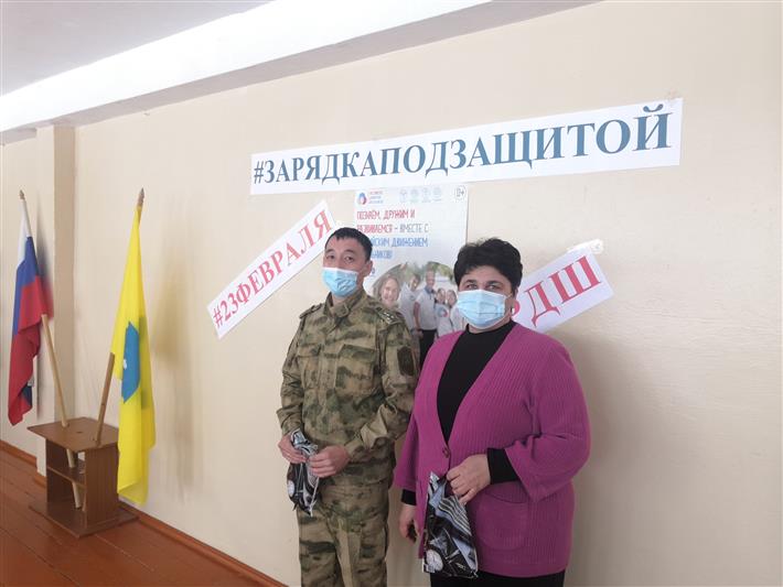 В Калмыкии росгвардейцы организовали массовую зарядку со школьниками