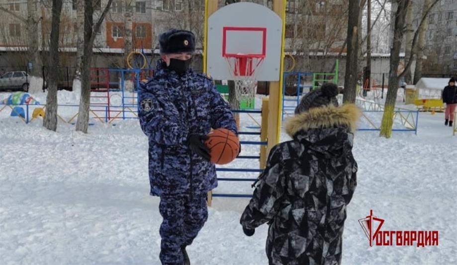 Росгвардейцы организовали «Зарницу» для подшефных гимназистов  (видео)