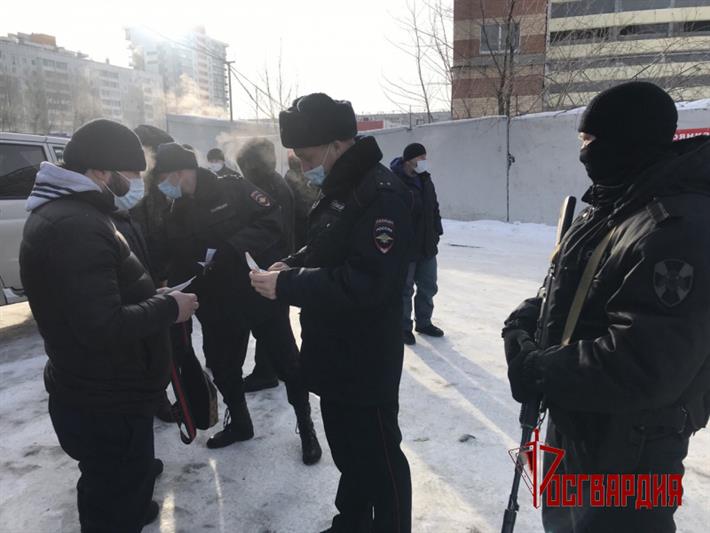 При содействии ОМОН Росгвардии в Челябинске выявлены нарушители миграционного законодательства
