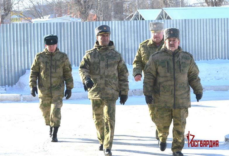 Командующий Уральским округом Росгвардии проверил организацию службы в кинологическом центре в Тюмени 