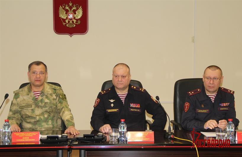 Командующий Уральским округом Росгвардии в Тюмени представил личному составу нового начальника территориального управления