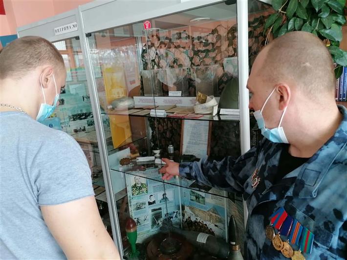 В Кузбассе омоновцы провели в школе, в которой учился их погибший товарищ, урок мужества