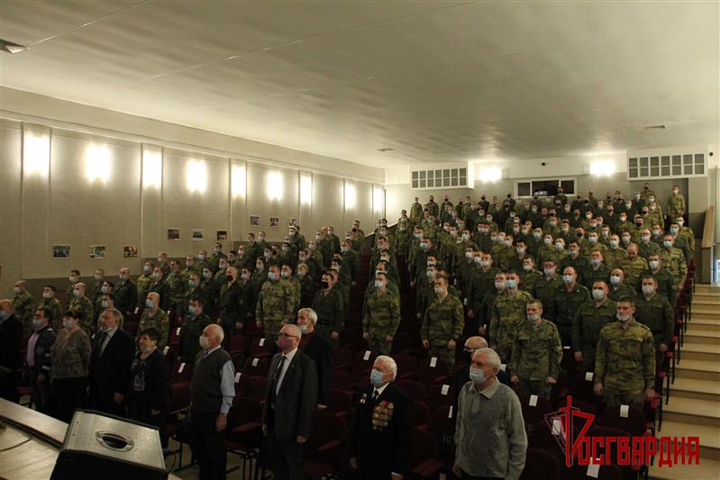 На Урале военно-музыкальные и самодеятельные творческие коллективы Росгвардии подготовили праздничные концерты к 23 февраля (видео)