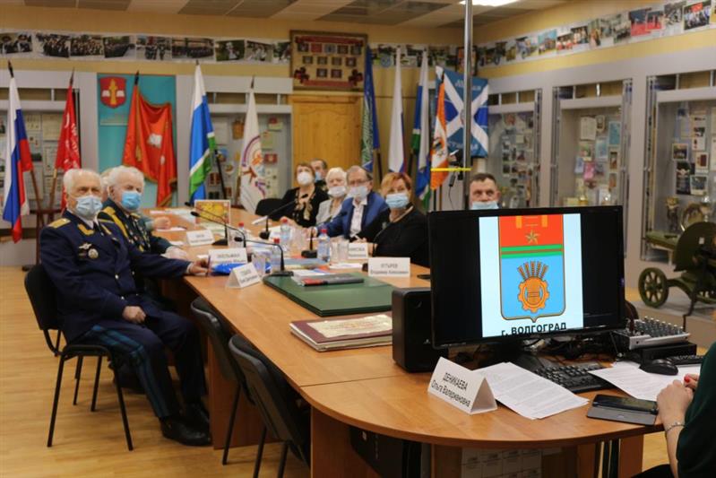 Екатеринбургские кадеты Росгвардии и военнослужащие калиновского соединения встретились с ветеранами Великой Отечественной войны