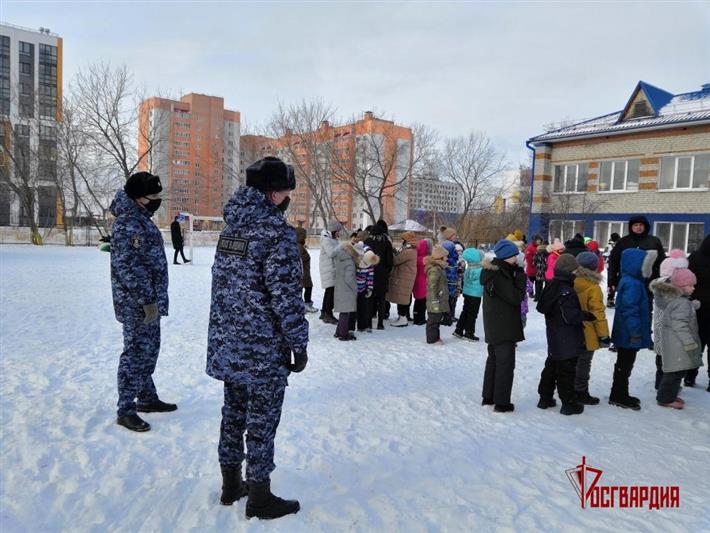 Росгвардейцы организовали «Зарницу» для подшефных гимназистов  (видео)