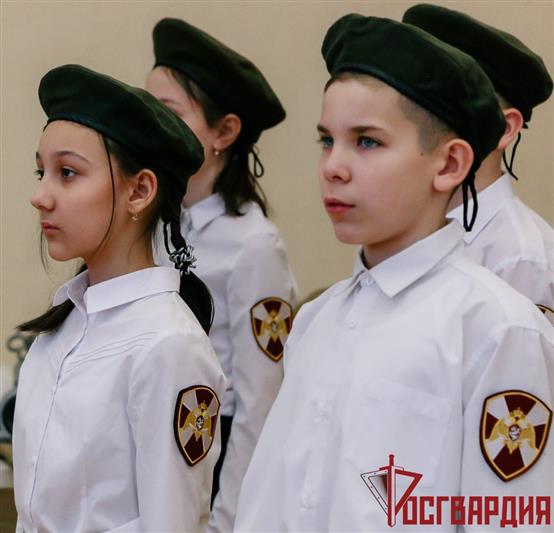 Офицеры ведомства в Югре приняли участие в церемонии посвящения подшефных школьников в кадеты Росгвардии