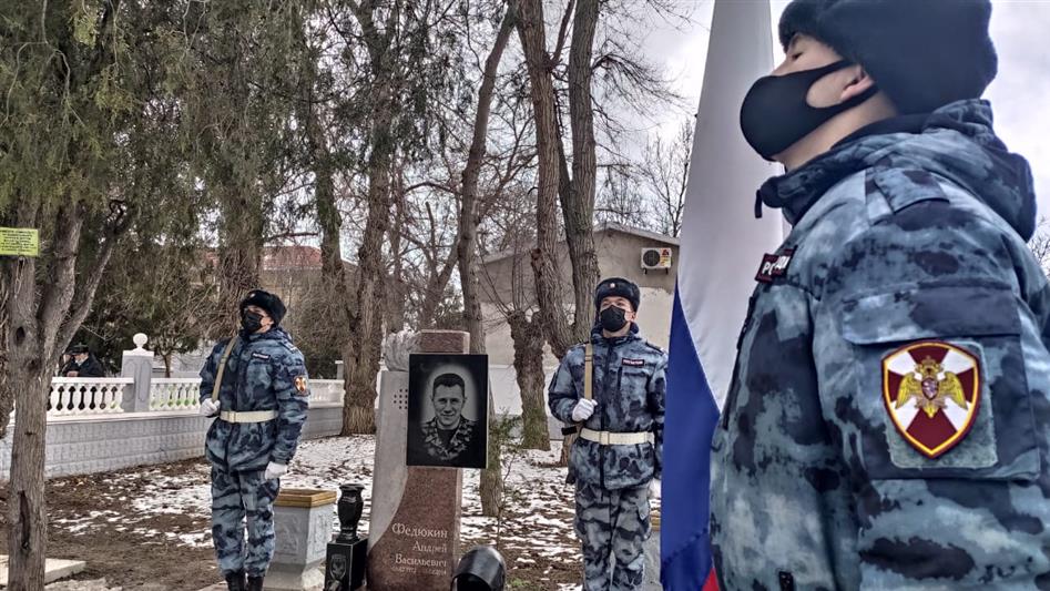 В Крыму росгвардейцы открыли памятники погибшим коллегам