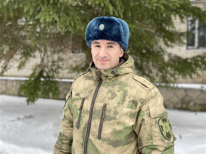 В Пскове росгвардеец помог гражданину потушить загоревшуюся машину 	