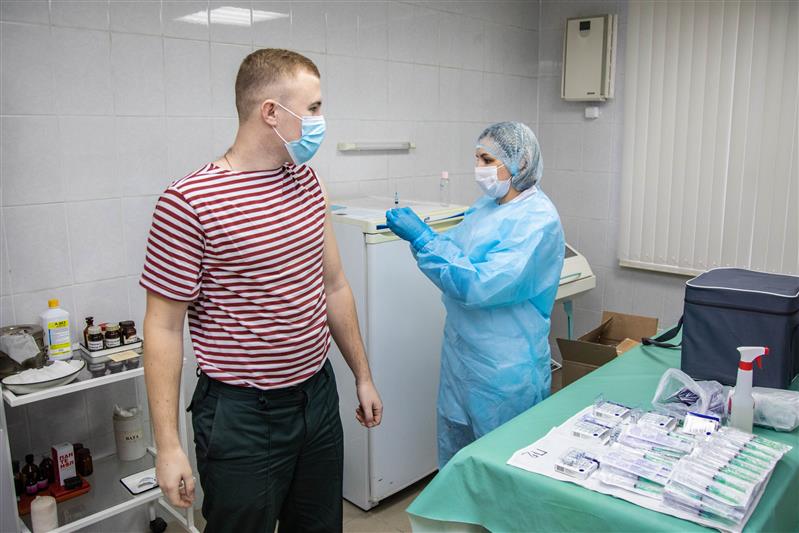 В Нижегородской области более 350 росгвардейцев привились от коронавируса