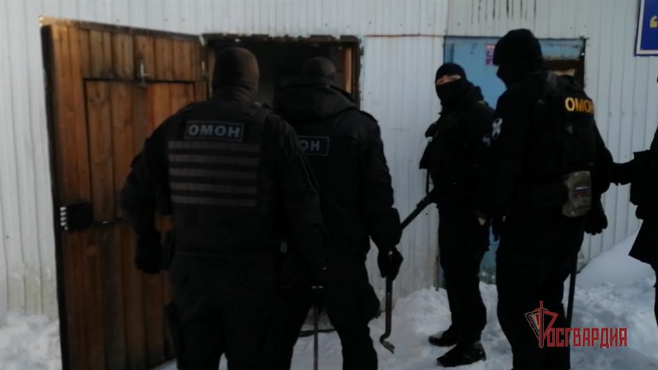 В Югре при содействии сотрудников Росгвардии изъято более 8 тонн немаркированной алкогольной продукции