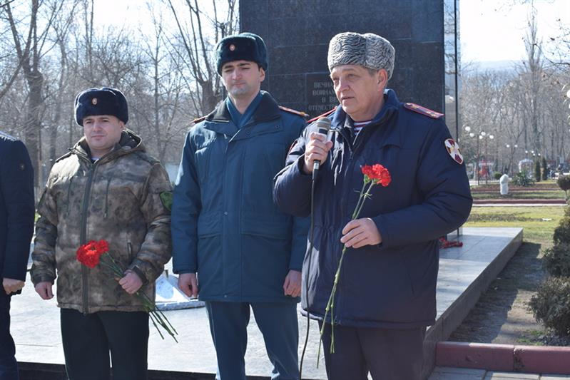 В Дагестане росгвардейцы почтили память павших защитников Отечества