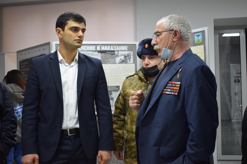 В Дагестане росгвардейцы организовали встречу Героя России Загида Загидова с молодежью республики