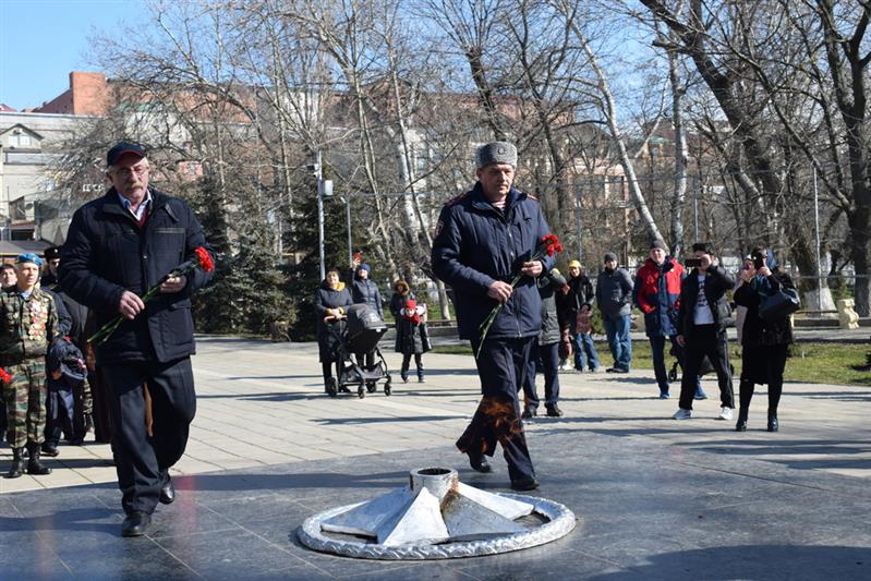 В Дагестане росгвардейцы почтили память павших защитников Отечества