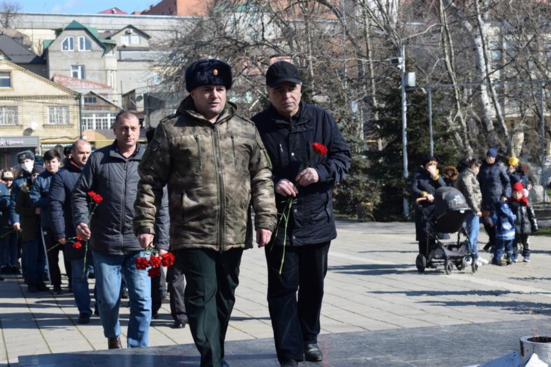 В Дагестане росгвардейцы почтили память павших защитников Отечества