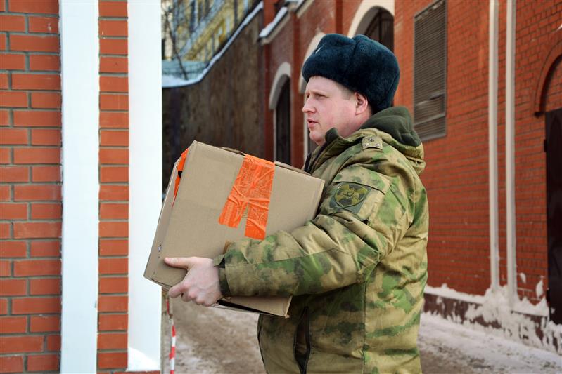 В Самаре росгвардейцы помогли подопечным Иверского монастыря