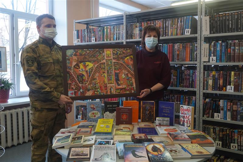 Росгвардеец присоединился к акции «Дарите книги с любовью» в Республике Карелия