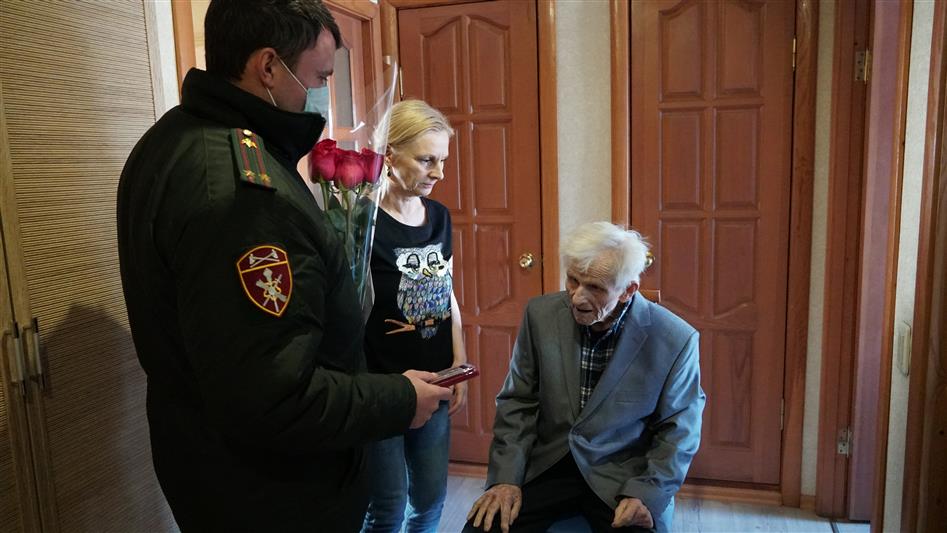 Представитель Управления Росгвардии по Ульяновской области поздравил ветерана Великой Отечественной войны с 96-летием 