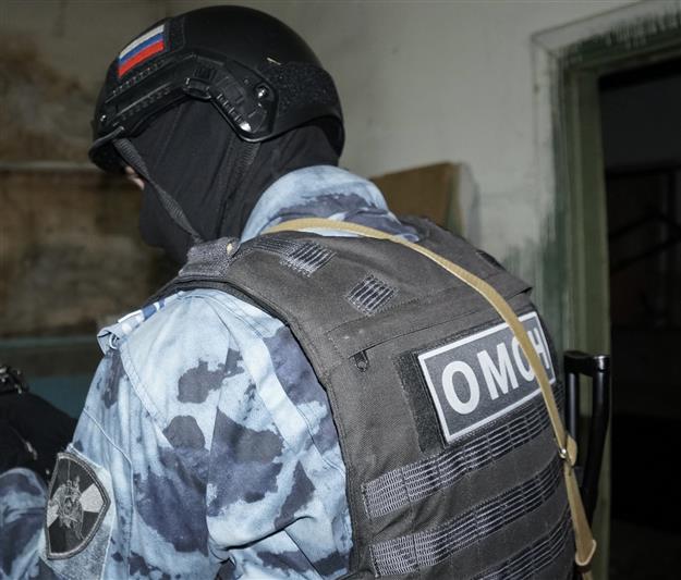 В столице Приангарья при участии сотрудников ОМОН на транспорте Росгвардии задержаны подозреваемые в сбыте наркотиков в особо крупном размере