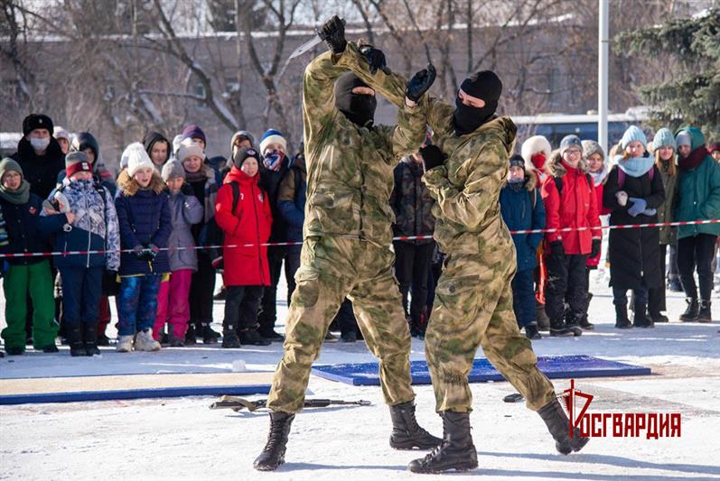 Росгвардия устроила праздник для кадетов ведомства, подшефных школьников и жителей Екатеринбурга (видео)