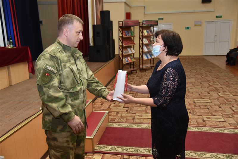Командир грозненского соединения Росгвардии провел рабочую встречу с педагогическим составом ведомственных учебных заведений