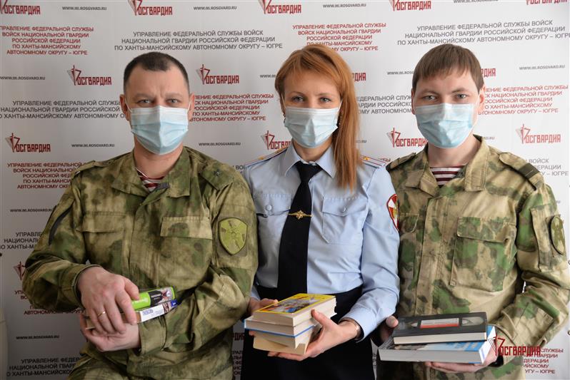 В Уральском округе военнослужащие и сотрудники Росгвардии присоединились к общероссийской акции «Дарите книги с любовью»