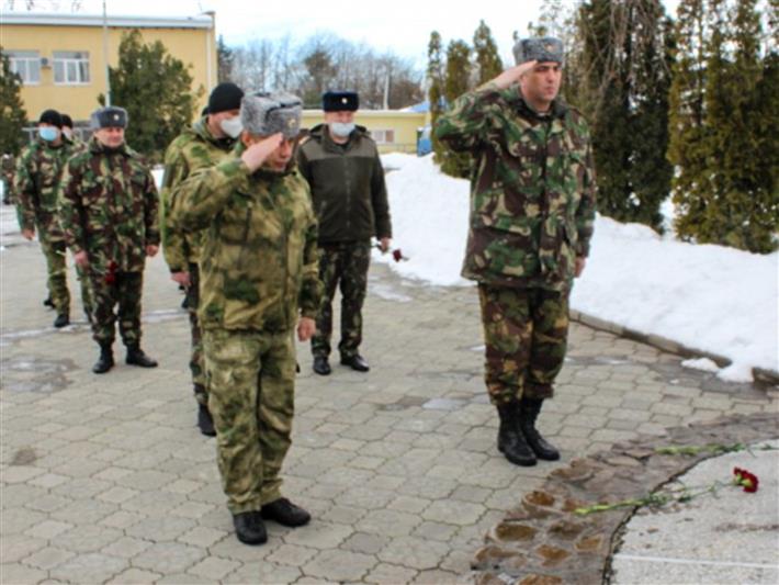 Сотрудники ставропольского ОМОН  почтили память погибших сослуживцев