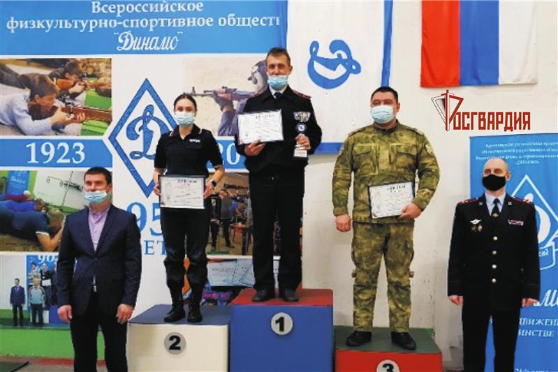 В Красноярске сотрудники Росгвардии приняли участие в межведомственных соревнованиях по служебному двоеборью