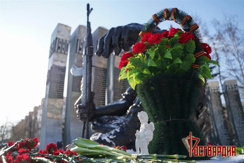 В городах Уральского округа росгвардейцы почтили память павших воинов-интернационалистов