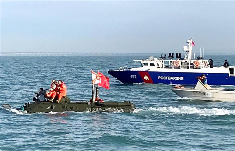Моряки Росгвардии в Керчи приняли участие в реконструкции событий легендарной десантной операции периода Великой Отечественной войны