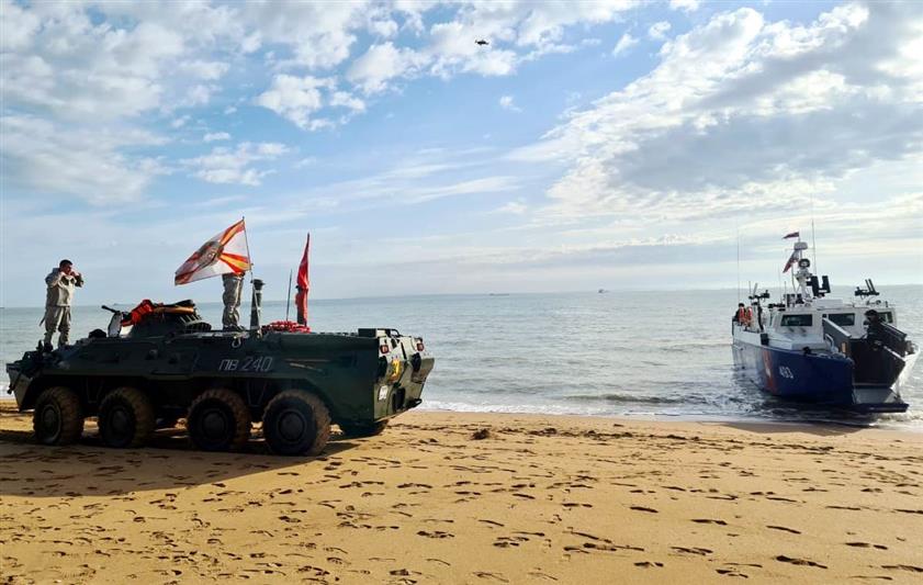 Моряки Росгвардии в Керчи приняли участие в реконструкции событий легендарной десантной операции периода Великой Отечественной войны
