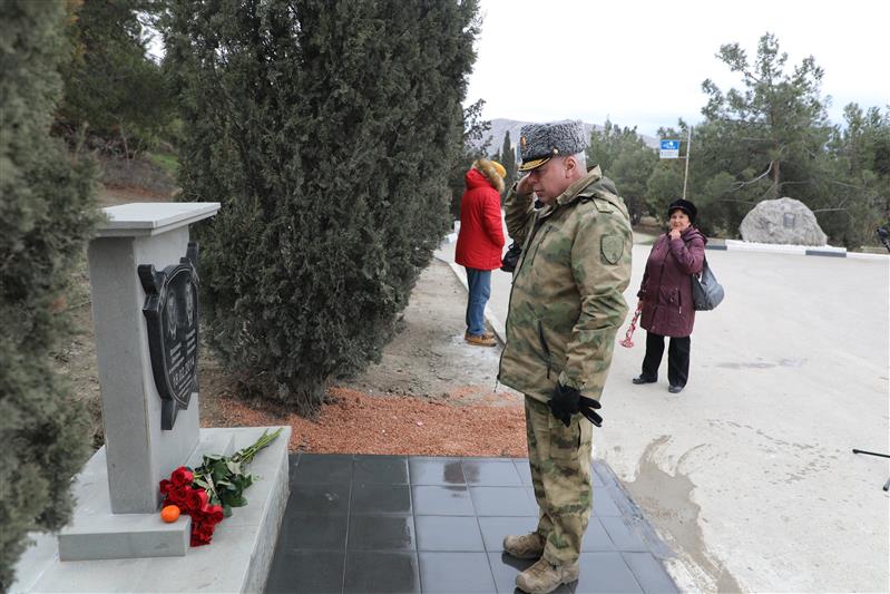 В Крыму росгвардейцы открыли памятники погибшим коллегам