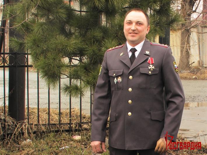 Сотрудники Росгвардии поздравили с юбилеем ветерана ведомства кавалера ордена Мужества Олега Григорьева