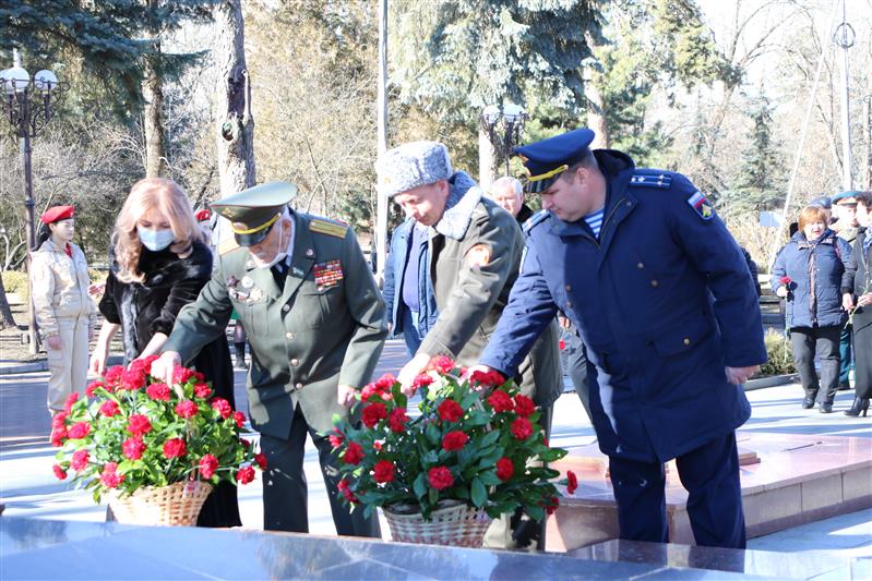 На Северном Кавказе росгвардейцы участвуют в мероприятиях, посвященных годовщине победы в Сталинградской битве