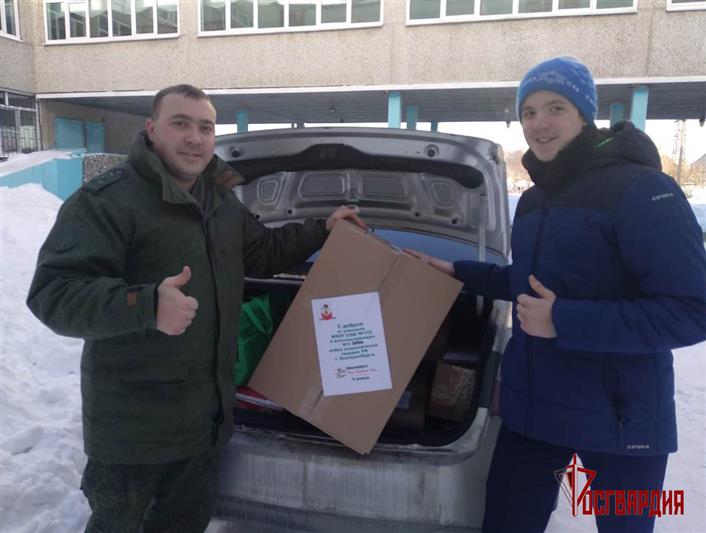 В Уральском округе военнослужащие и сотрудники Росгвардии присоединились к общероссийской акции «Дарите книги с любовью»