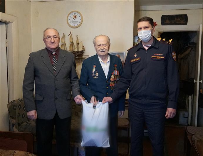 В Архангельске Росгвардия поздравила ветеранов Великой Отечественной войны с Днем защитника Отечества 