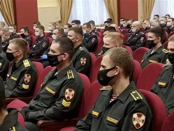 Губернатор Санкт-Петербурга посетил военный институт войск национальной гвардии РФ